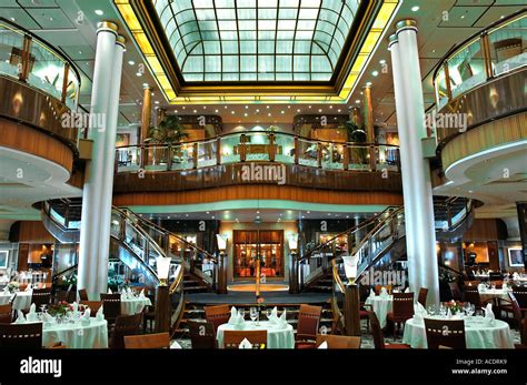 Queen mary 2 interior hi-res stock photography and images - Alamy