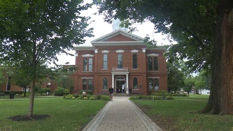 Group presents plan to save Oldham County's historic courthouse