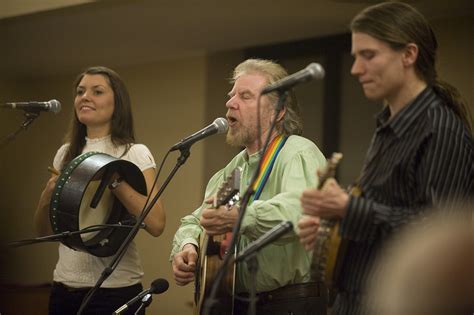 Concert by legendary Irish folk singer Tommy Sands draws more than 250 ...