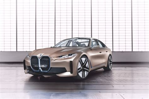 BMW、新型EVを予告する「コンセプトi4」発表。量産モデルの発売は2021年 - Engadget 日本版