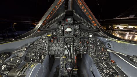 Forward cockpit of a Lockheed SR-71 Blackbird [1980×1080] : r/MilitaryPorn