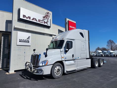 2018 FREIGHTLINER CASCADIA 125 EVOLUTION - Vanguard Truck Centers