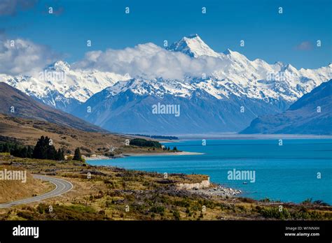 Lake Pukaki and Mt Cook (Aoraki), Mount Cook National Park, South ...