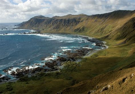 Fuel delay for Macquarie Island - ABC Hobart - Australian Broadcasting ...