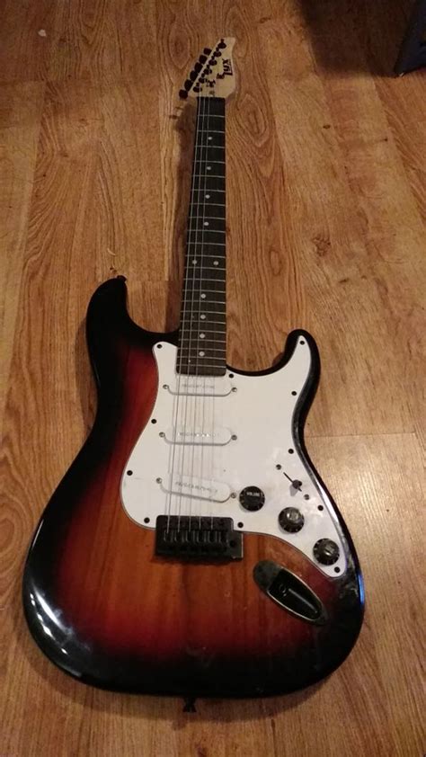 Lyx Pro Rockstar ML57 Electric Guitar for Sale in Raleigh, NC - OfferUp