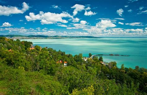 Semesterhus och stugor vid Balatonsjön | NOVASOL.se