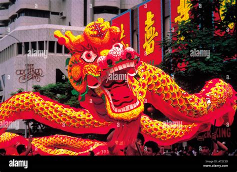 Chinese dragon dance singapore hi-res stock photography and images - Alamy