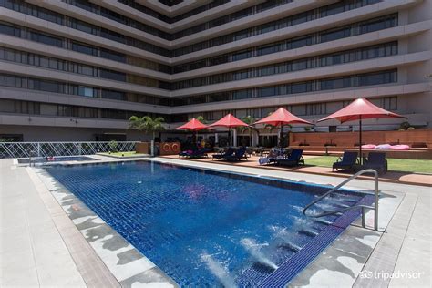 Dusit Thani Manila Pool: Pictures & Reviews - Tripadvisor