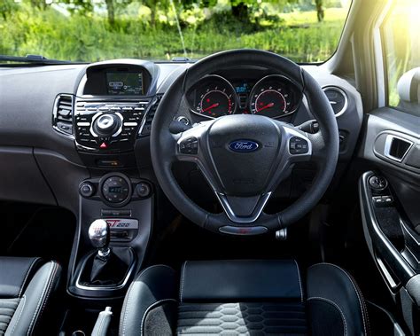 Ford Fiesta ST (2012-2017) Interior & Infotainment | carwow