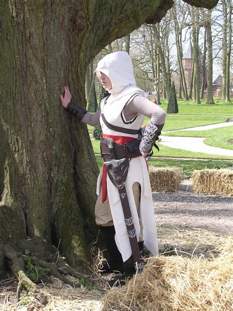 Altair Cosplay, ready to attack by DutchGirlMaaike on DeviantArt