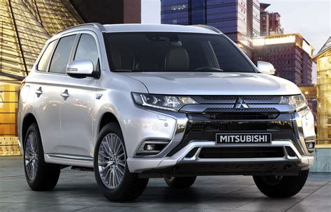 Mitsubishi Outlander Electric Hybrid – 200000 Volts!!! – 4X4 Motoring ...