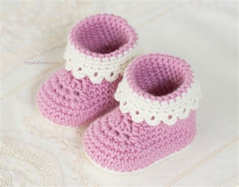 Beautiful and Dainty Crochet Baby Booties - Free Pattern!