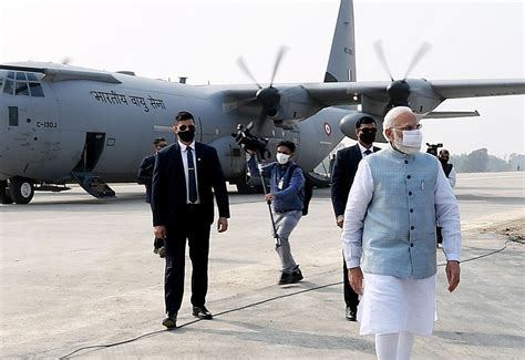 PM inaugurates Purvanchal Expressway, lands on it in IAF plane - Rediff ...