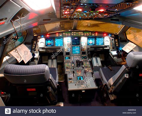 Cockpit eines Airbus A330 300 Stock Photo, Royalty Free Image: 9500241 ...