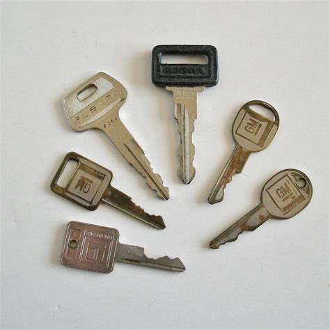 Vintage Lot of 6 Old Car Keys Volvo Subaru GM