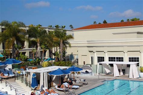 Luxury in Newport Beach, California: Relax at Balboa Bay Resort