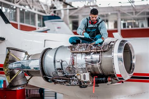 Becoming an Aircraft Maintenance Technician (AMT) - CAU