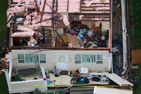 Aumsville tornado: Twister displaces at least 10 families - oregonlive.com