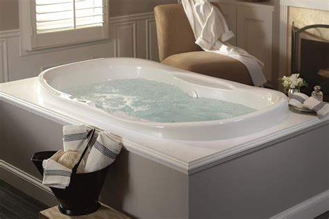 Air Tub vs. Whirlpool: What’s the Difference? | QualityBath.com Discover