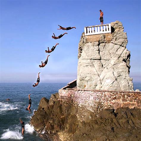 Collection 105+ Pictures Cliff Divers At Acapulco Jump Into The Sea ...