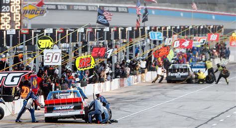 NASCAR modifies pit-stop procedure for stand-alone races | NASCAR