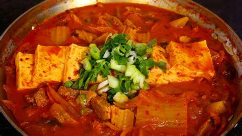 Kimchi stew (Kimchi-jjigae) recipe by Maangchi