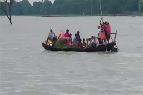 UP Floods: संतकबीरनगर में घाघरा नदी ने खतरे का निशान किया पार, हजारों ...