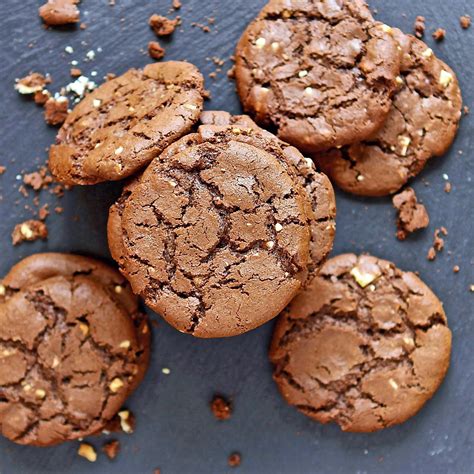 Chocolate Peanut Butter Cookies – Dark & Chewy (Flourless)