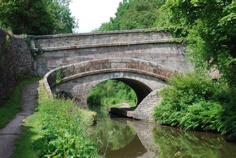 bridge over macclesfield canal for swapping sides | Canal boat, Pretty ...