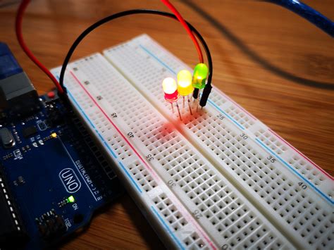 Weekend Arduino Projects for Parents and Kids — “LED traffic light ...