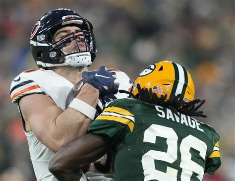 Bears TE Cole Kmet played through fractured right forearm in season ...