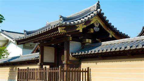 Historic Buildings Pictures: View Images of Shitennoji Temple