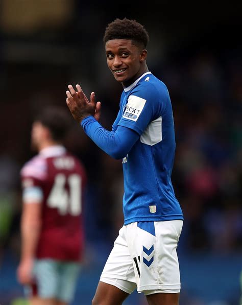 Demarai Gray: Confidence in Everton camp superior to last season ...