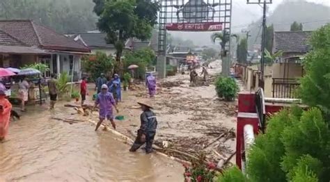 Ini Deretan Daerah di Jawa Timur Yang Dilanda Banjir - Blok-a.com