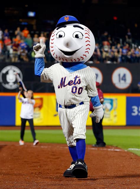 Baseball mascots show off their moves Photos | Image #21 - ABC News