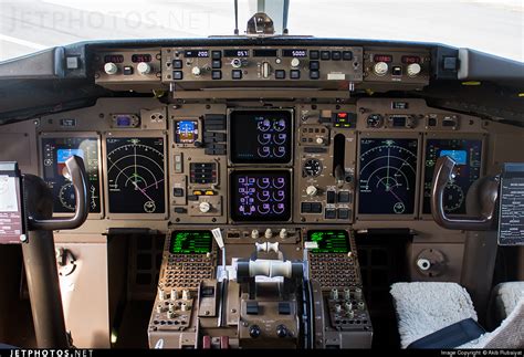 Boeing 757 Cockpit