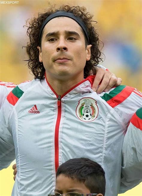 Memo Ochoa, great goalkeeper. #mexico | Girls soccer team, Girls soccer ...