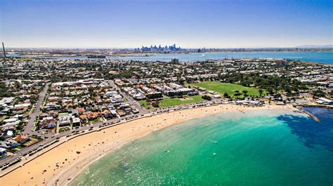 an aerial view of the beach and ocean in sydney, australia with lots of ...