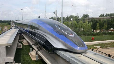 China debuts the world’s fastest 600 km/h maglev train featuring ...