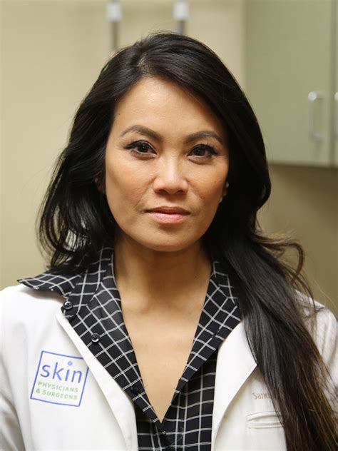 Why Sandra Lee, aka Dr. Pimple Popper, Doesn't Watch Popping Videos ...