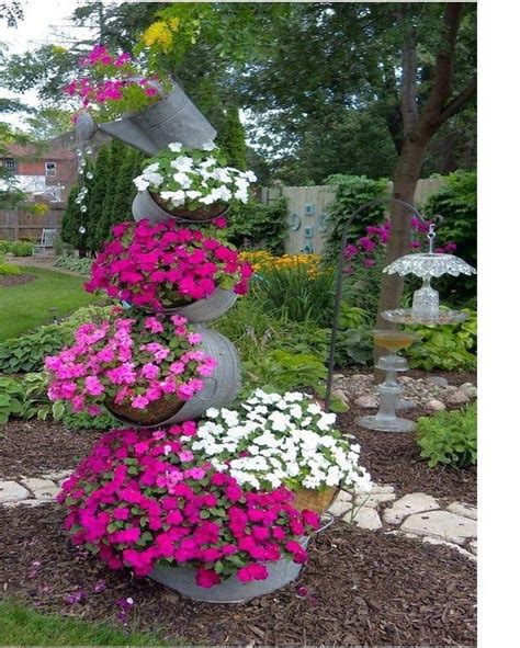 32 Lovely Flower Garden Design Ideas To Beautify Your Outdoor - HOMYHOMEE