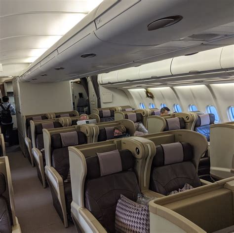 Flight Review: Business Class, Singapore Airlines SQ998 SIN-RGN (Airbus ...