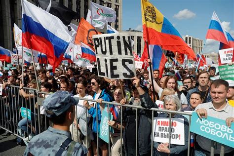 More Than 20,000 Russians Protest In Moscow As Election Outrage Boils ...