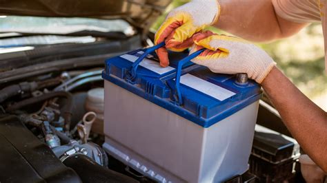 10 Prominent Weak Car Battery Symptoms: How To Recognize Them + 5 FAQs ...