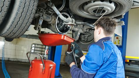 5 Best Online Auto Mechanic Trade Schools in 2024