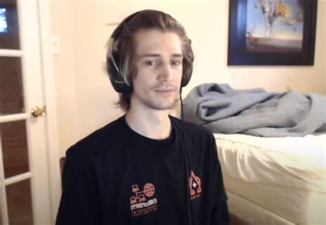 Best posture yet. Keep it up xQc : r/xqcow