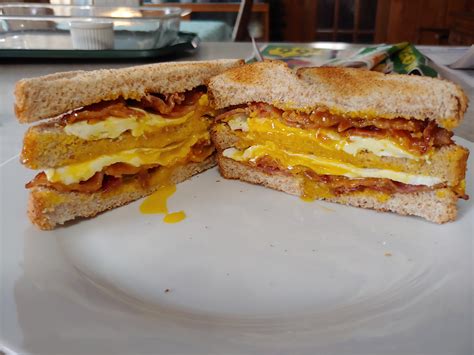 Bacon and Egg breakfast sandwich. : r/FoodPorn