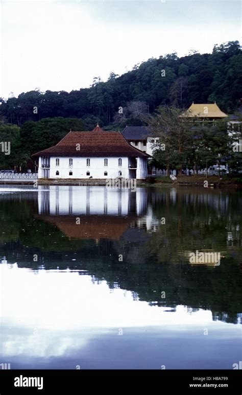 SRI LANKA KANDY LAKE Stock Photo - Alamy