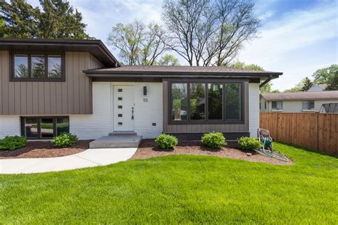 Clarendon Hills Split Level - Midcentury - Exterior - Chicago - by ...