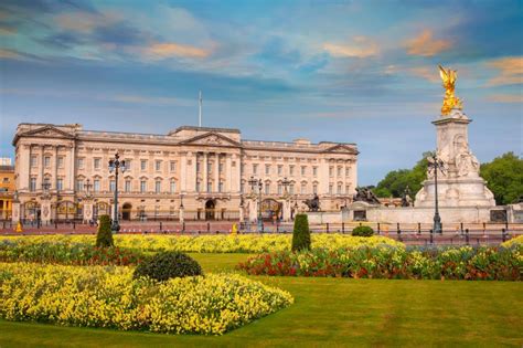 Why it’s time for the Royal Family to turn Buckingham Palace Gardens ...